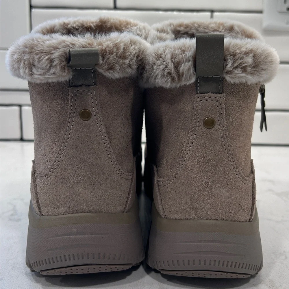 New! Skechers Women's Relaxed Fit: Easy Going - High Zip‎ Boots Size 11